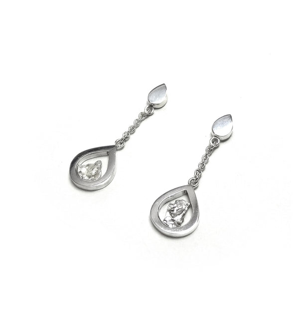 Pendientes de plata elegantes, pendientes de plata largos de moda, aretes largos de plata para mujer, joyería de lujo bhagavati.