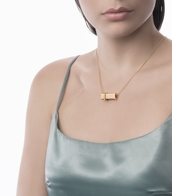 Joyería de oro en linea méxico, collares para mujer de moda en baño de oro nuevo león, collares y cadenas con dije en baño de oro, joyería fina bhagavati.