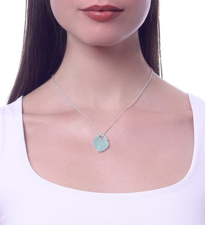 Collares y cadenas de plata 925 con dije de calcedonia para mujer, collares y gargantillas de plata con calcedonia mexicali, collares de plata 925 de diseñadores mexicanos, joyería fina bhagavati.
