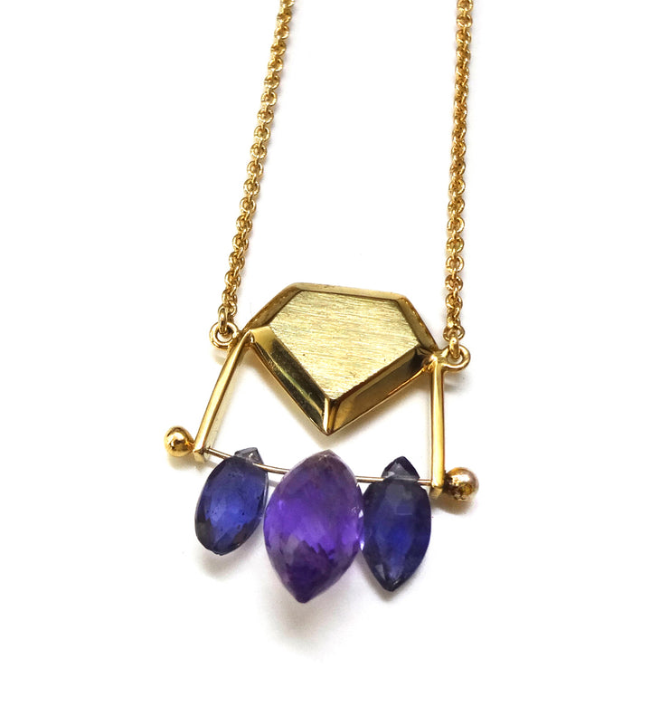 Joyas de lujo en oro con piedras naturales México, collares en oro con piedras moradas para mujeres, collares y cadenas con dijes de piedras naturales en oro, joyería fina bhagavati.