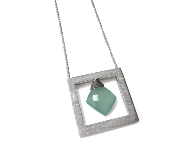 Joyas de lujo en plata con calcedonia, collares en plata con calcedonia, collares y cadenas en plata con calcedonia guadalajara, joyería fina bhagavati.