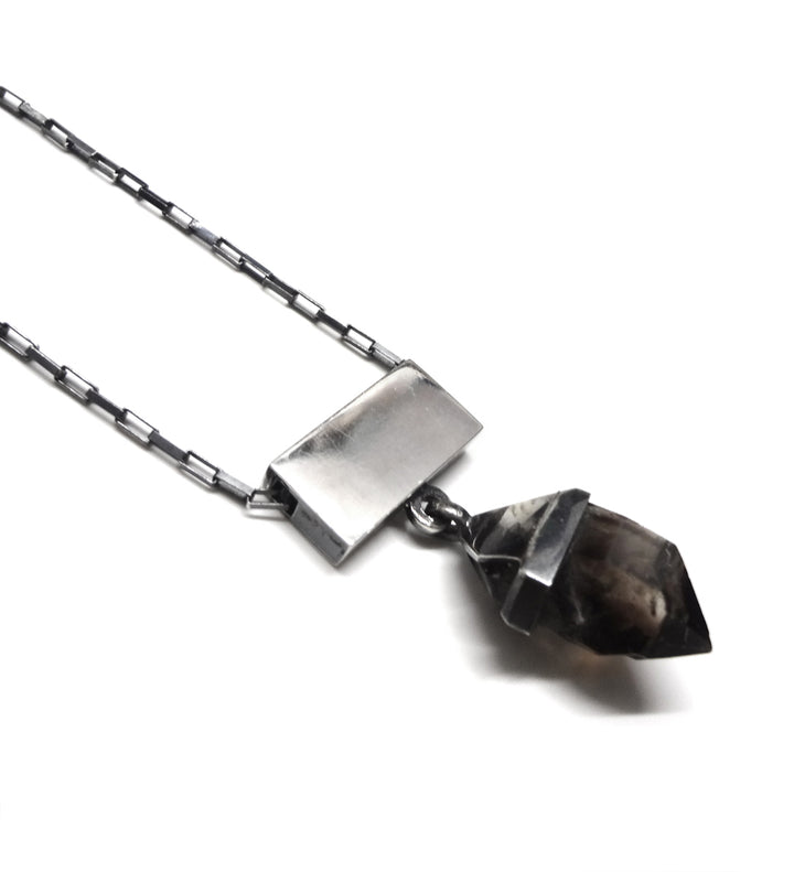 Cadenas de plata con dijes de cuarzo  guadalajara, collares para hombres con dijes de cuarzo, dijes de cuarzo con cadena de plata fina, joyería fina bhagavati.