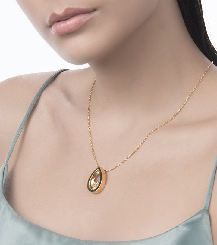 Collares y cadenas con dije en baño de oro de moda, cadenas de oro para mujer con dije, collares en baño de oro para mujer sinaloa, joyería fina bhagavati.