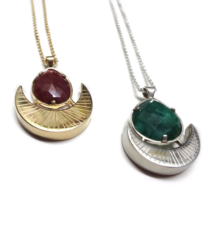 Joyería de plata fina con esmeraldas y rubíes san pedro garza garcía, gargantillas y collares con esmeraldas y rubíes, collares y gargantillas de oro y plata con piedras preciosas, joyería fina bhagavati.