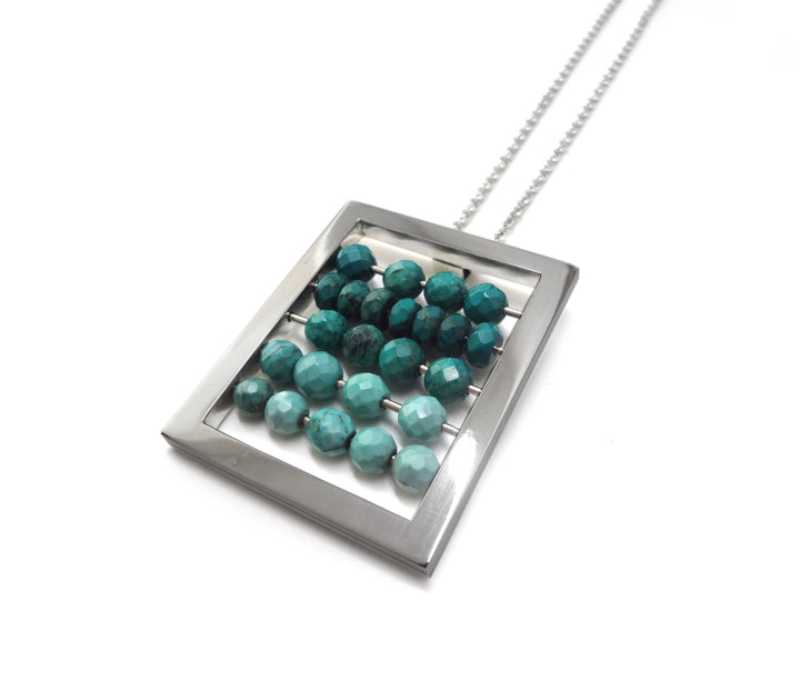 Collares con piedras turquesas en plata, piedra turquesa con cadena de plata fina, joyeria de lujo con piedras san pedro garza garcía, joyería fina bhagavati.