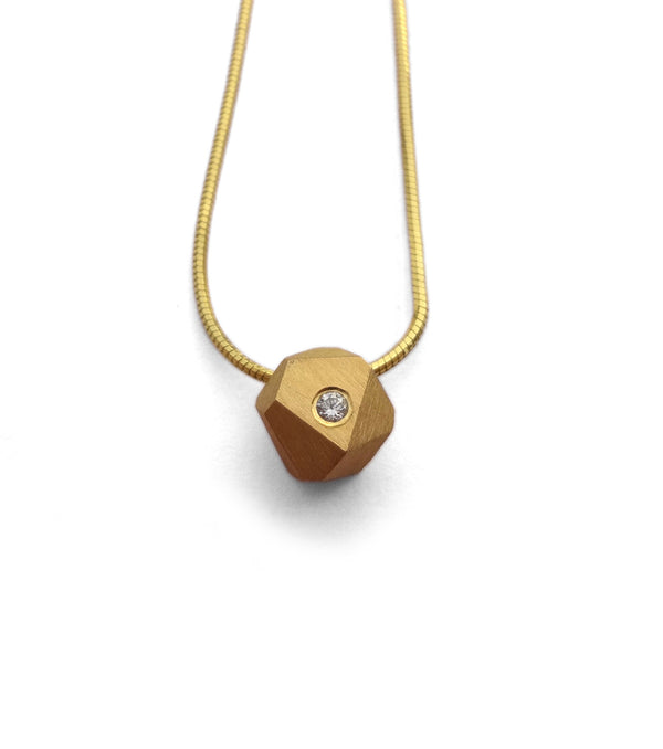 Collar con baño de oro con diamante, collares con dijes de oro, collares de oro para mujer jalisco, joyería fina bhagavati.